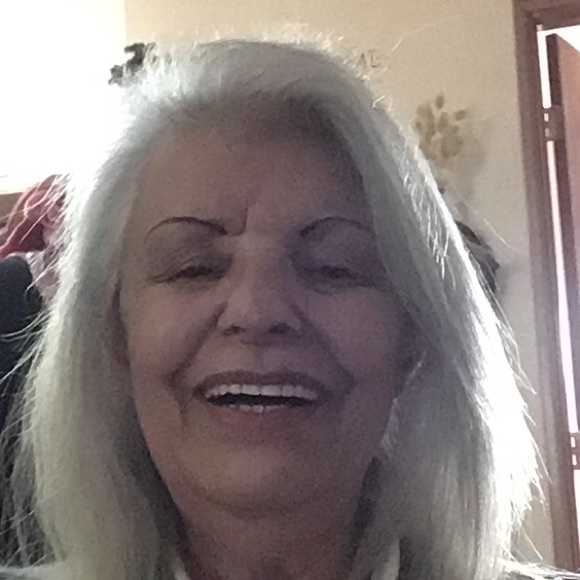 Meet your Posher, Dee - Picture 2 of 2